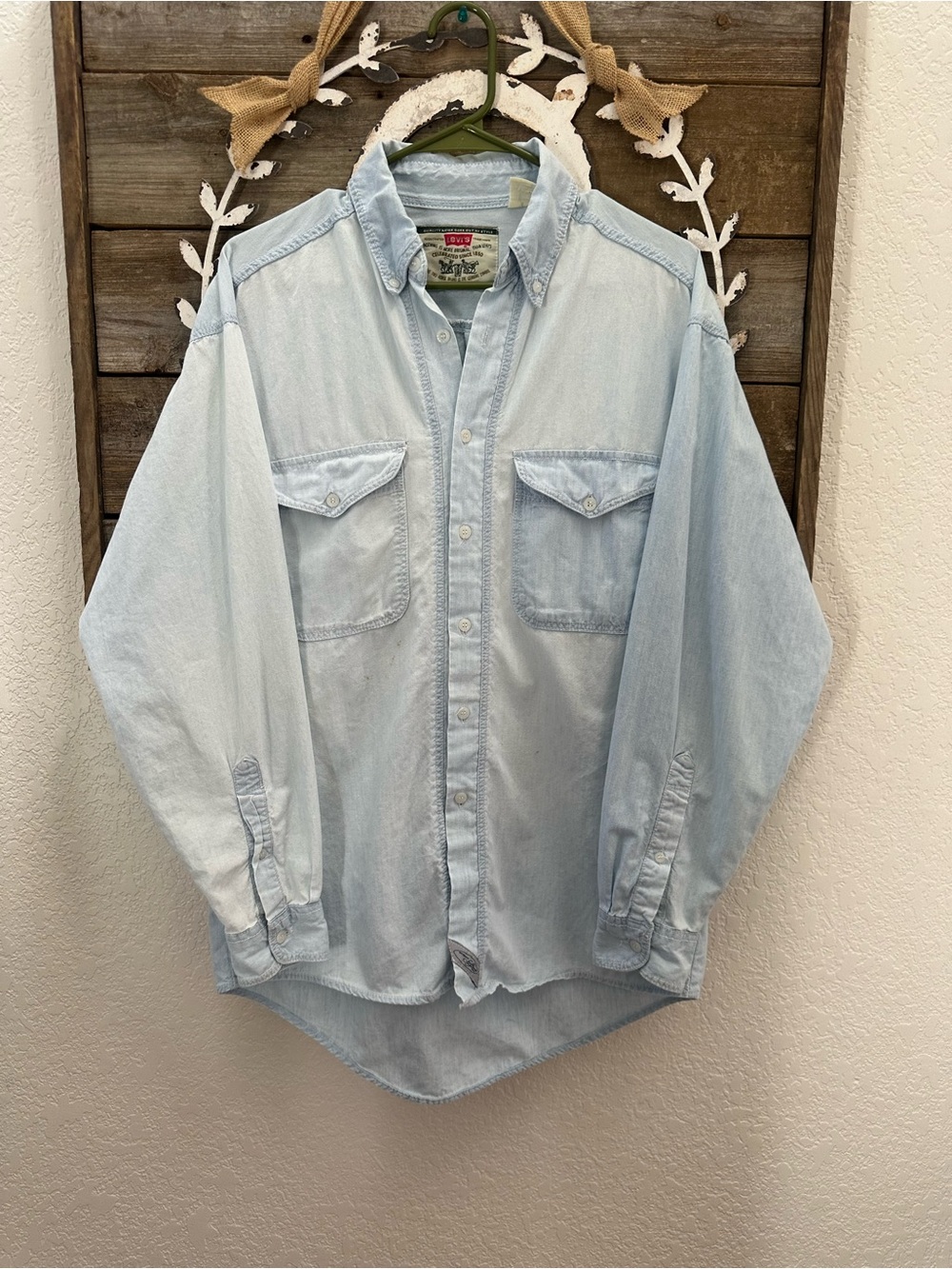 VTG Levi’s lightweight cotton chambray western button down shirt Small FLAW